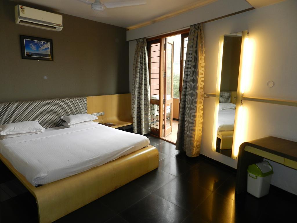 Hotel Rock Regency Toranagallu Pokój zdjęcie